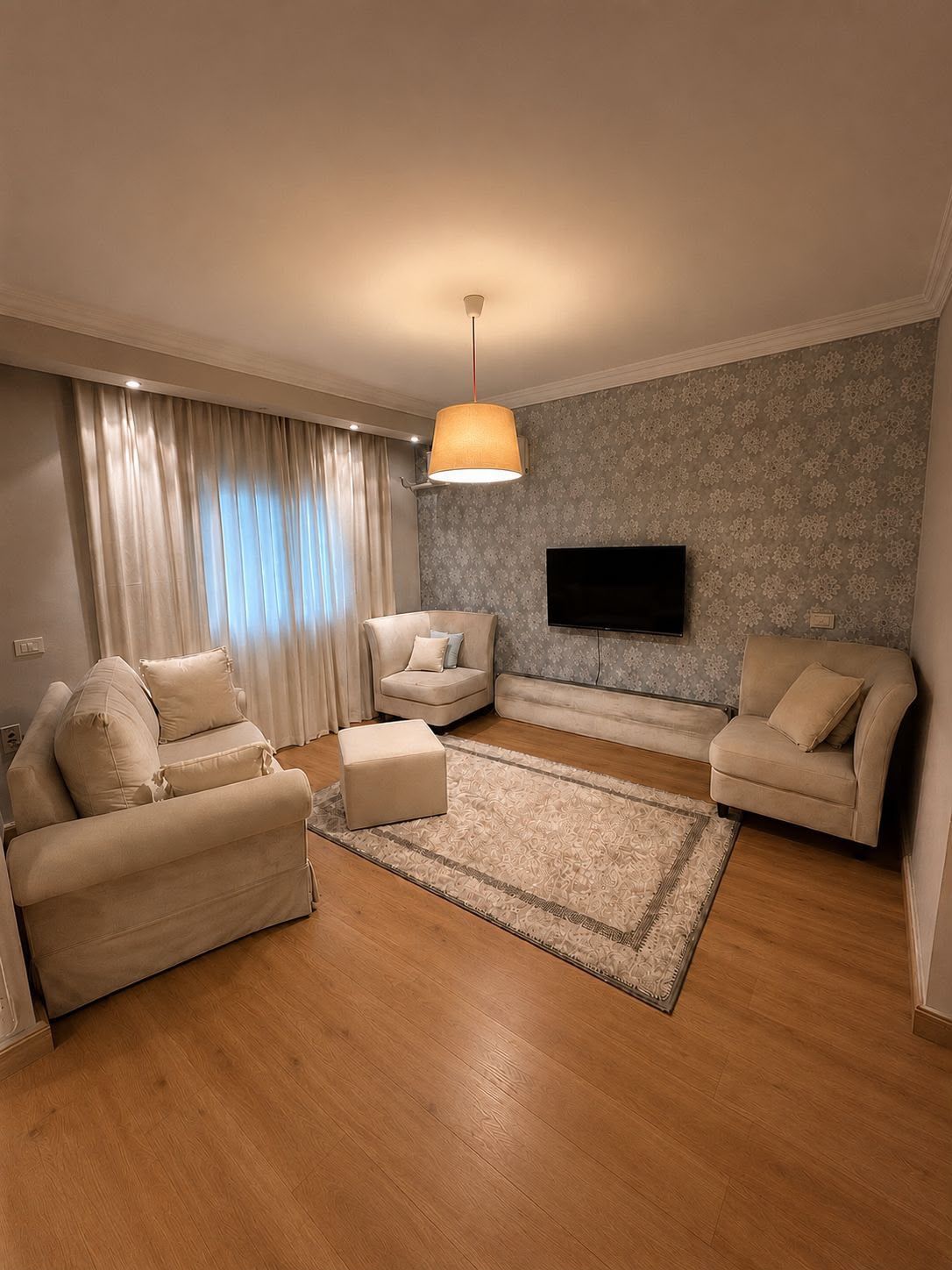 Spacious 2-BR with Private Garden Patio, photo 5