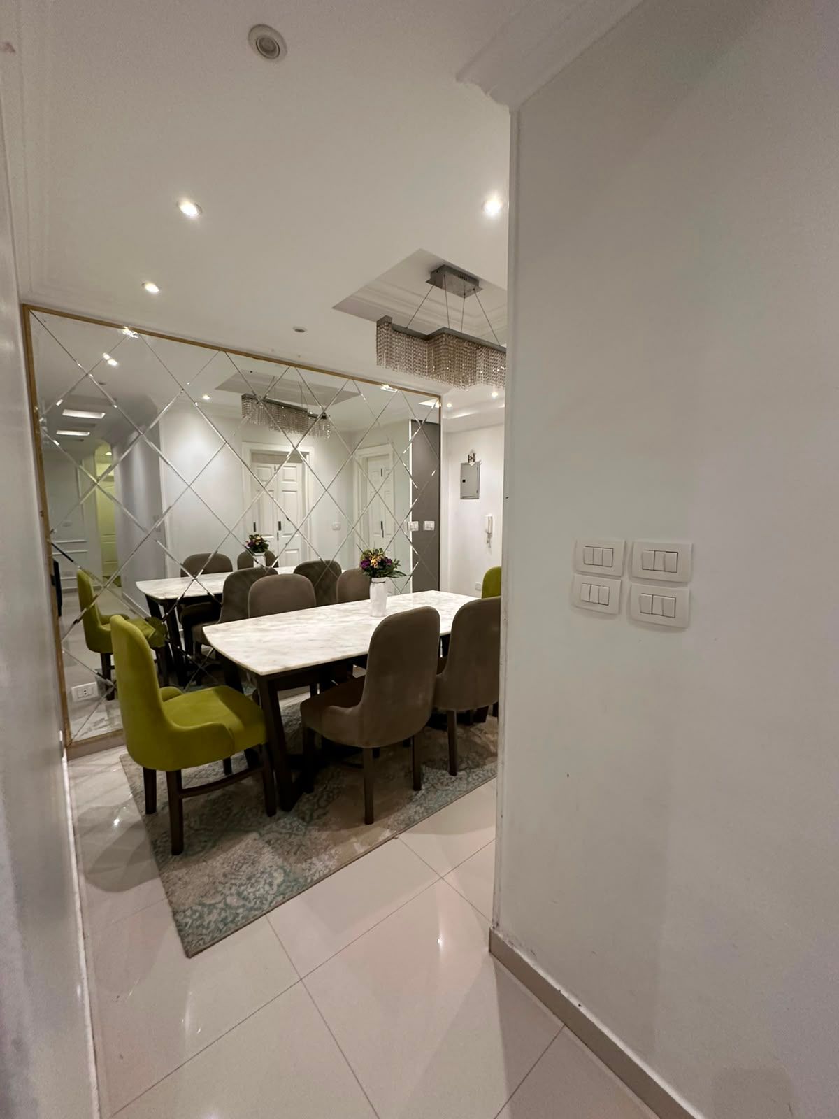 Modern 2-BR with Jacuzzi, 5 min from airport, photo 8
