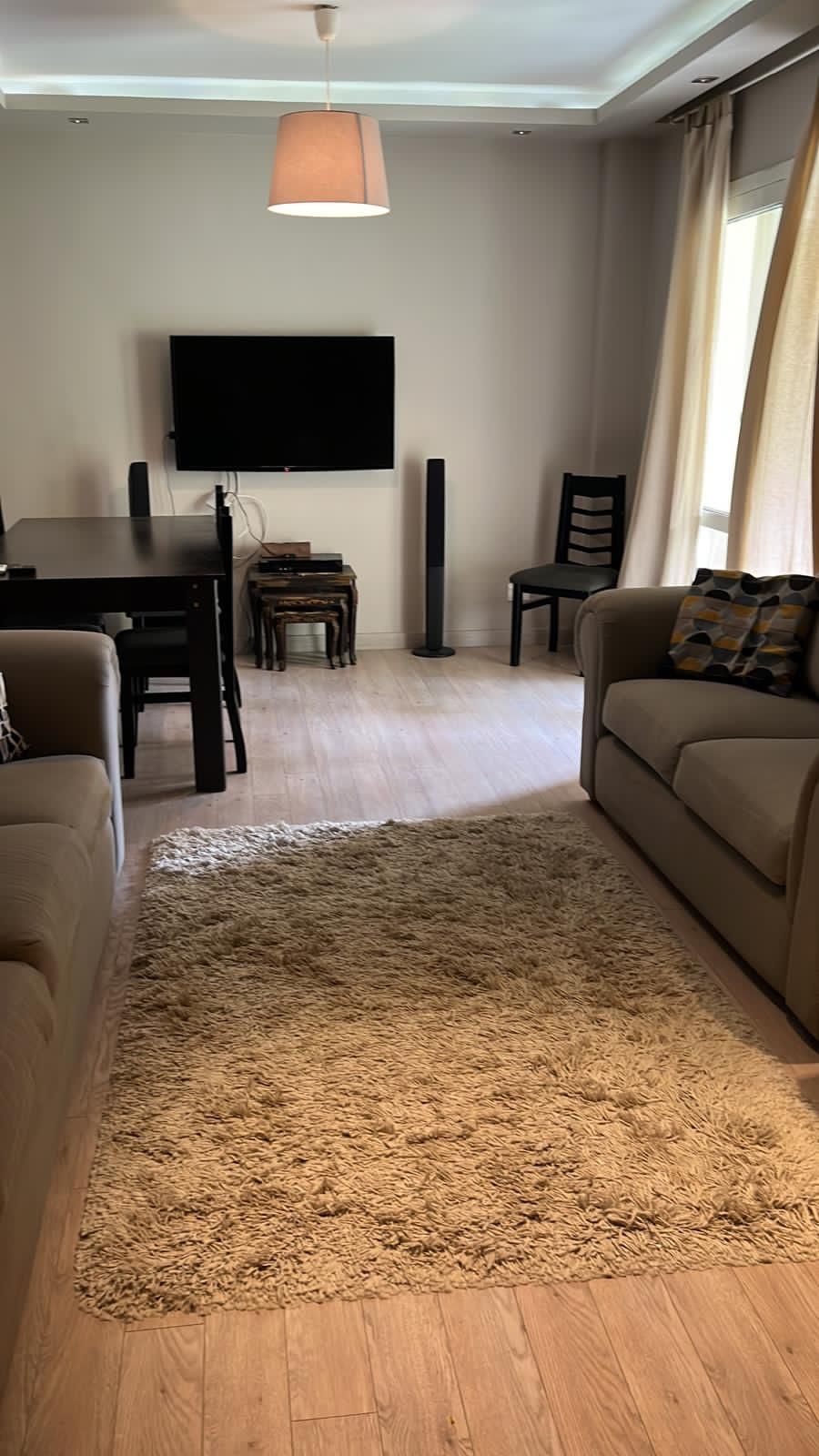 Elegant 2-BR with Garden-View Balcony, photo 4
