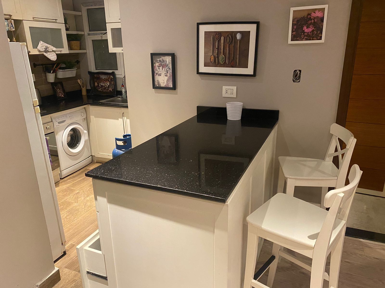 Elegant 2-BR with Garden-View Balcony, photo 7