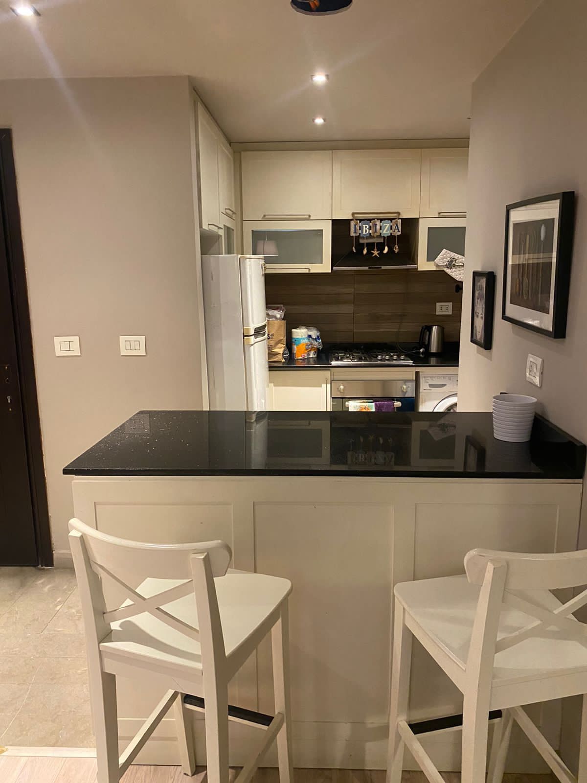 Elegant 2-BR with Garden-View Balcony, photo 8