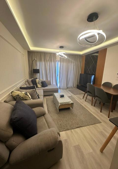 Easy access 2-BR apartment in B15